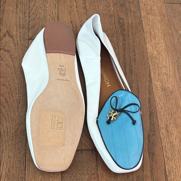 NWOT Tory Burch Blue and White Flats with Gold Accent - Picture 5 of 5